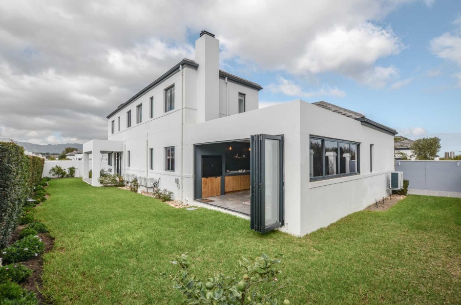 4 Bedroom Property for Sale in Heritage Park Western Cape